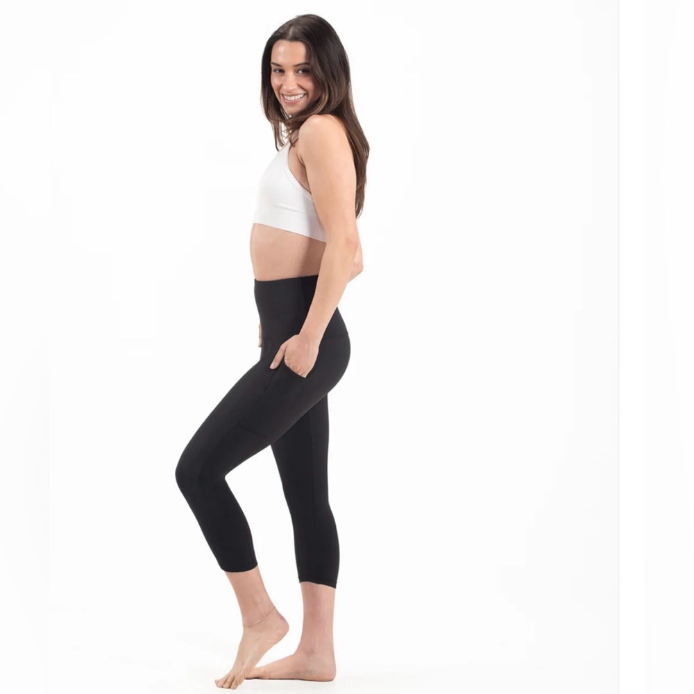 Sweetflexx Black Capris + Pockets | Hi-Rise | Resistance Leggings, Size 8 - Picture 6 of 10